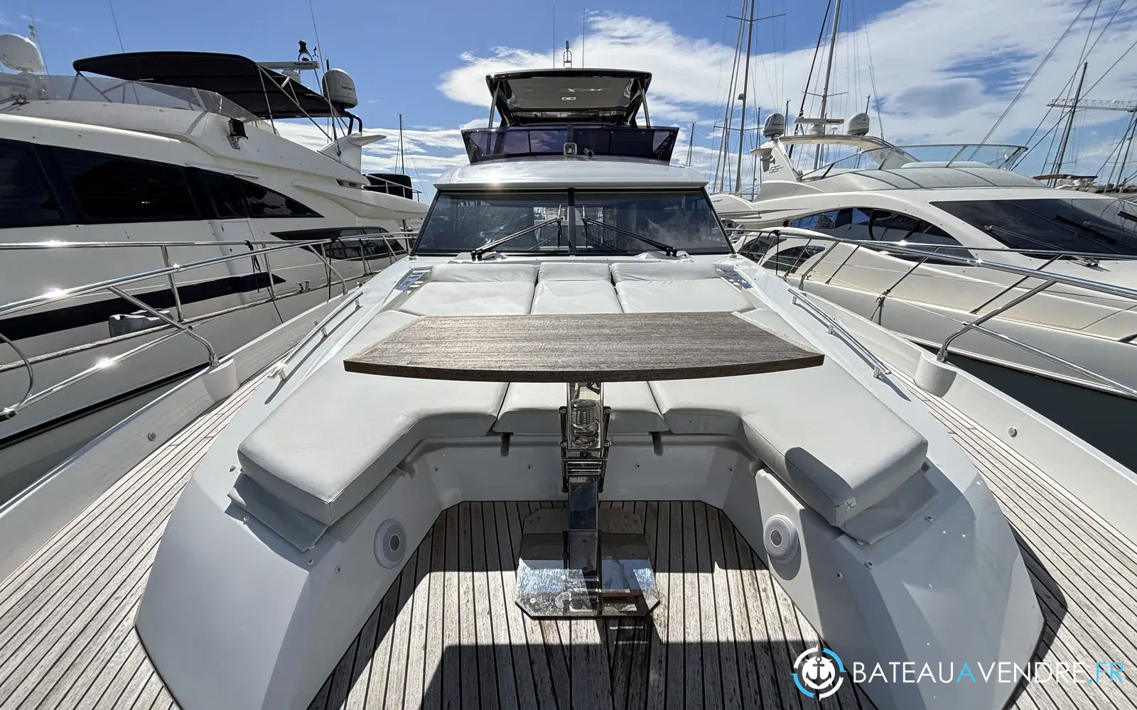 slider 21 Prestige Yachts 590 Fly