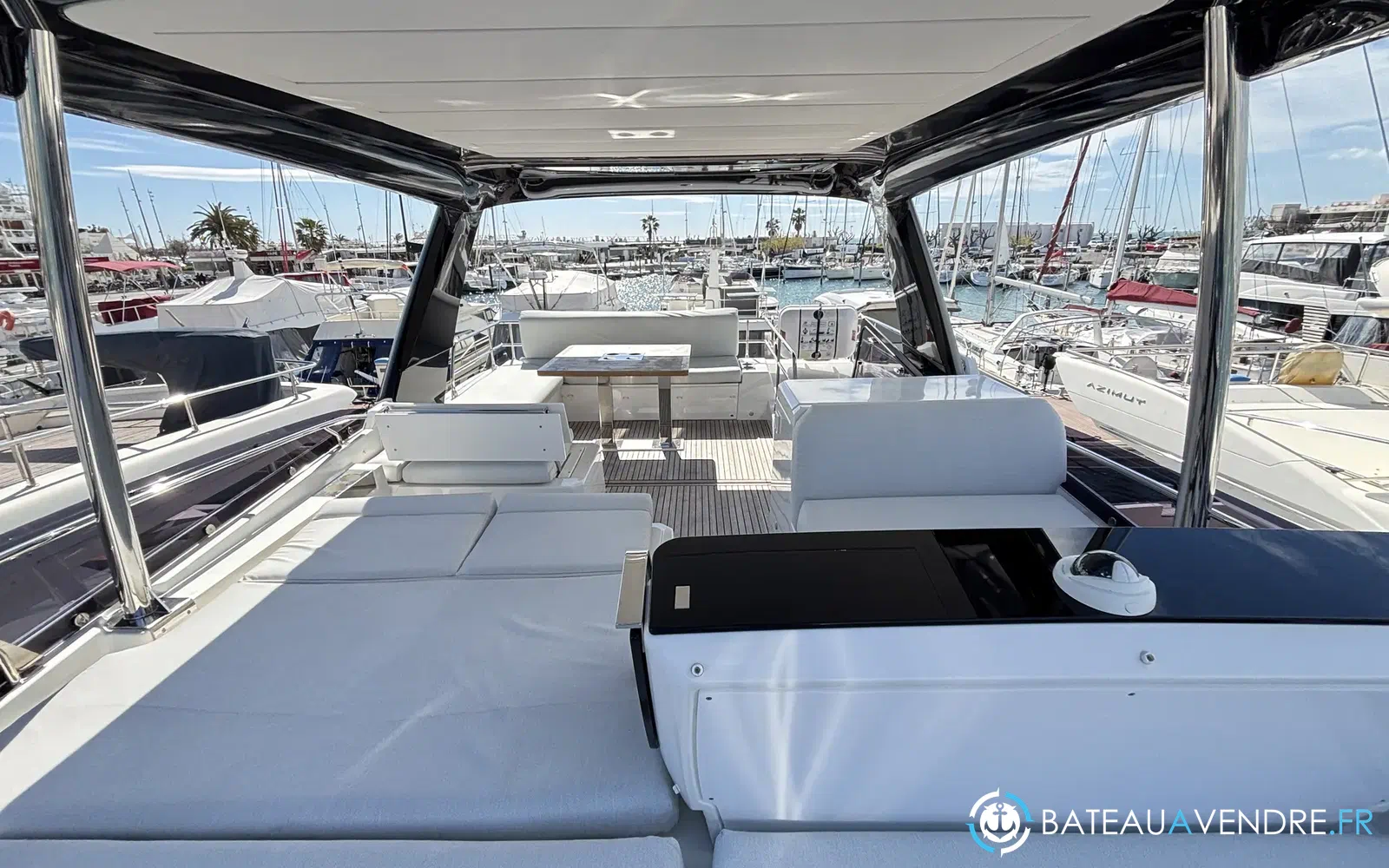 slider 23 Prestige Yachts 590 Fly