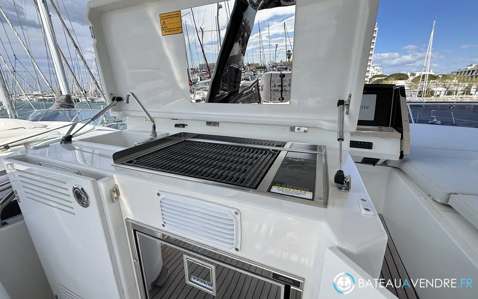 slider 26 Prestige Yachts 590 Fly