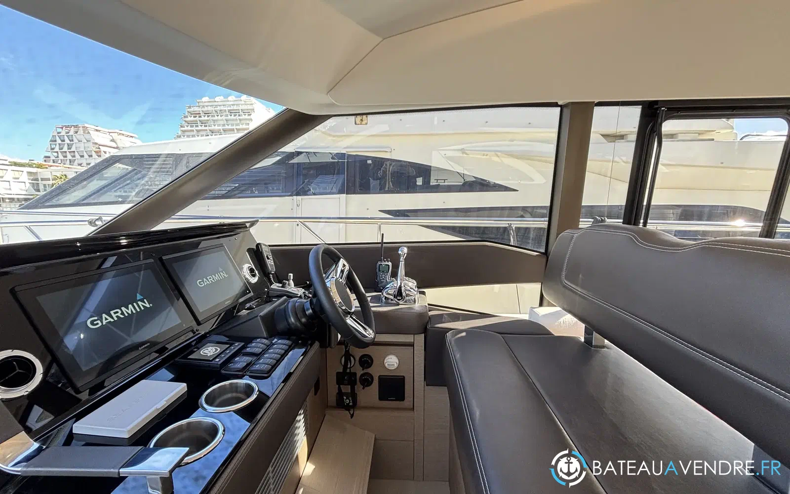 slider 27 Prestige Yachts 590 Fly