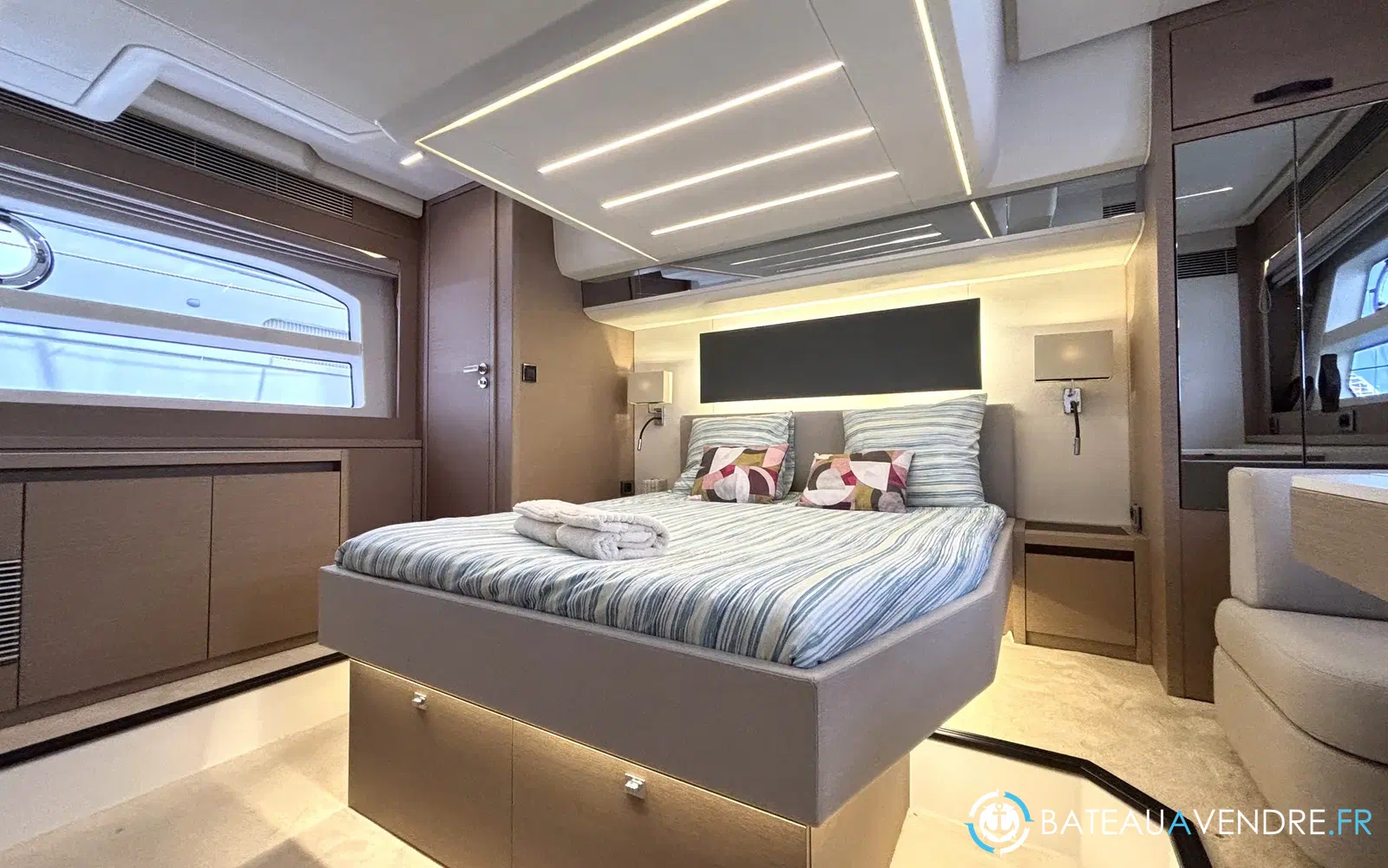 slider 2 Prestige Yachts 590 Fly