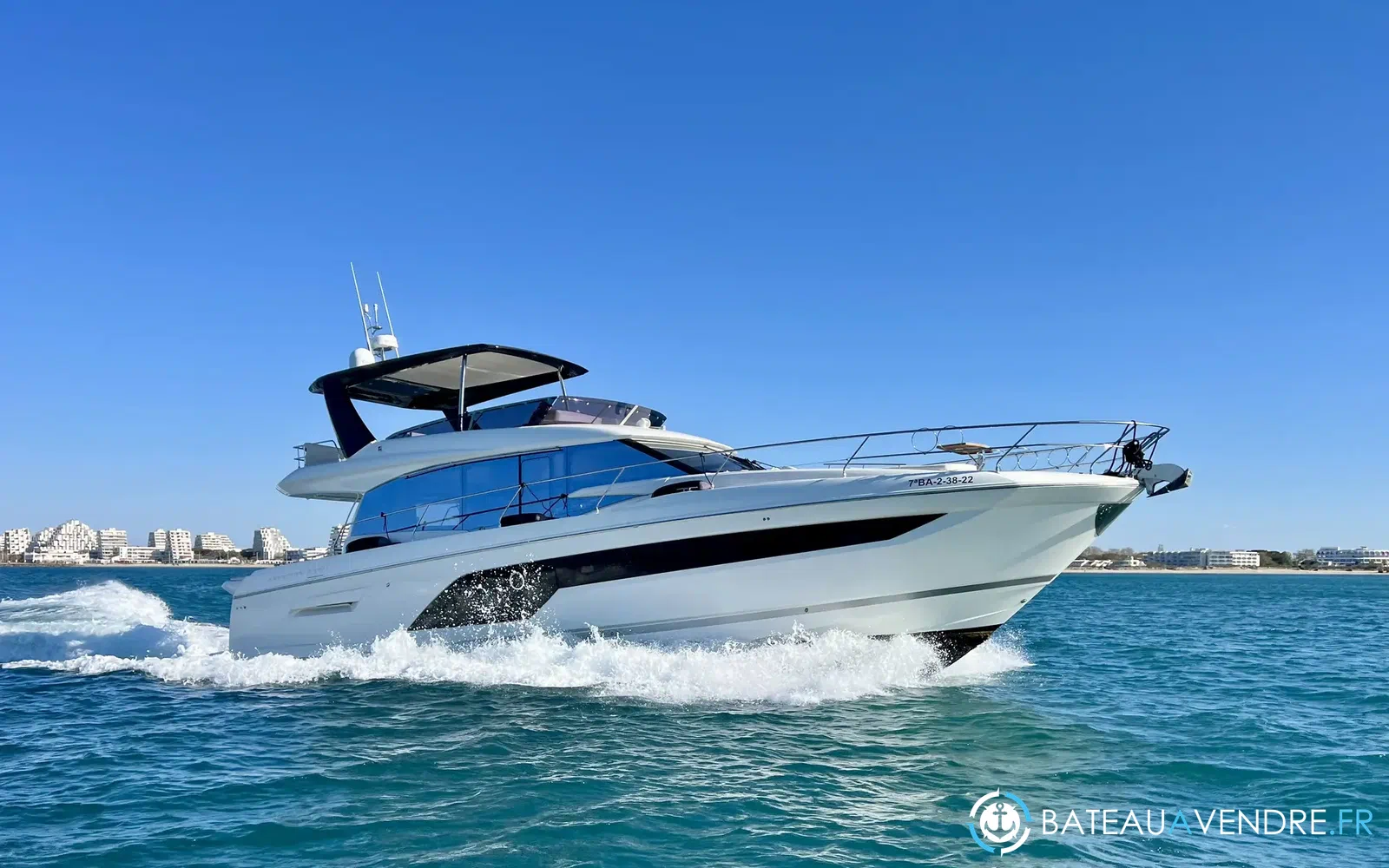 slider 4 Prestige Yachts 590 Fly