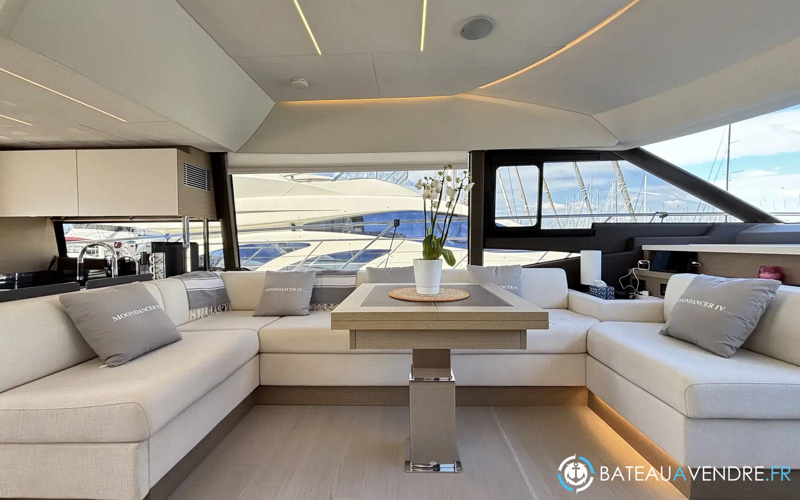 slider 5 Prestige Yachts 590 Fly