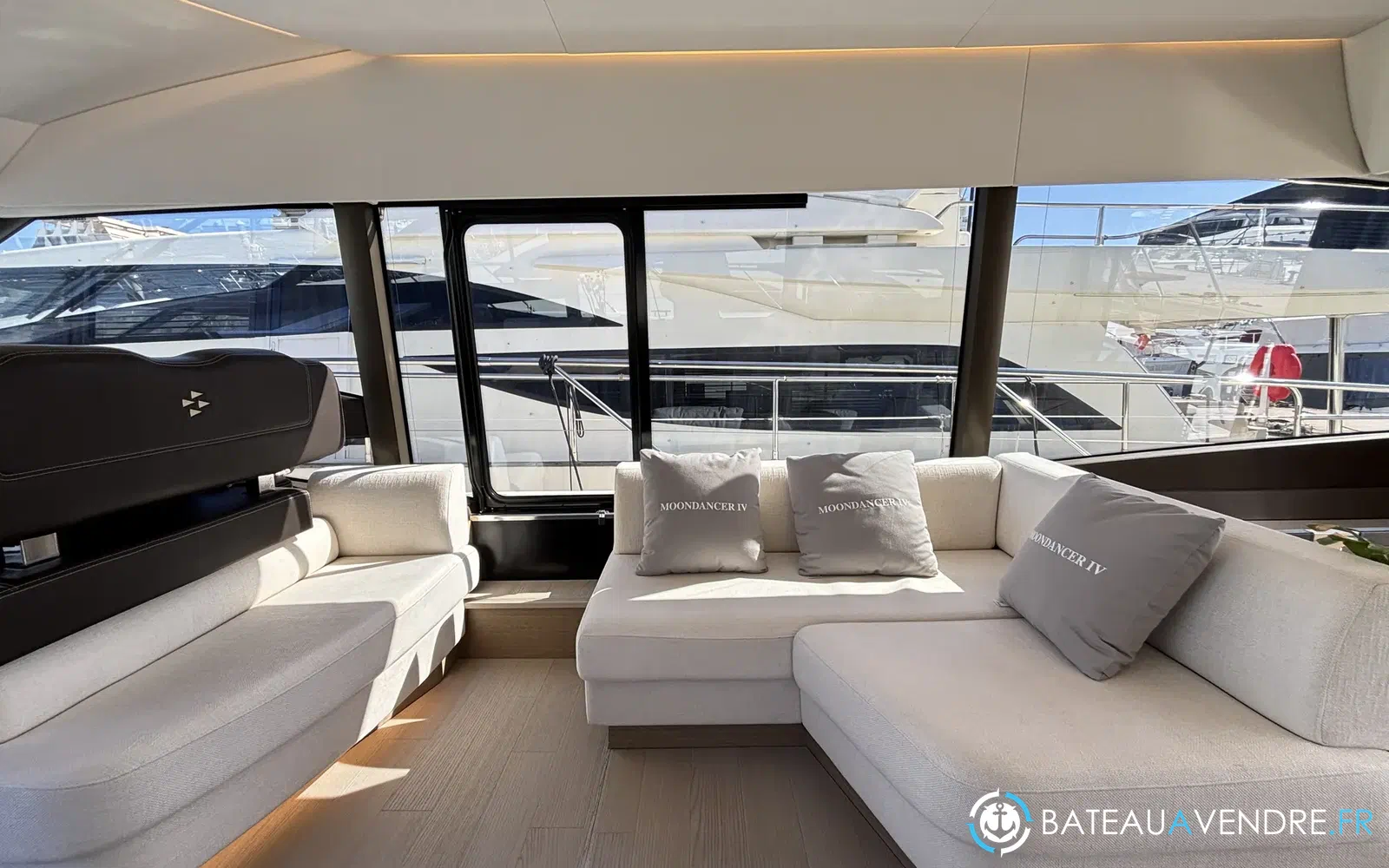 slider 6 Prestige Yachts 590 Fly