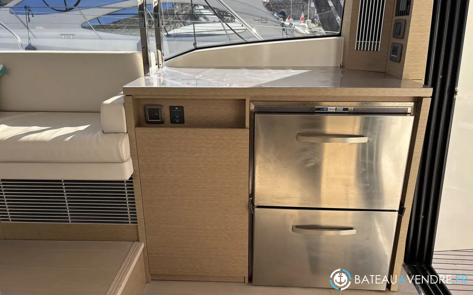 slider 18 Prestige Yachts 420 Fly
