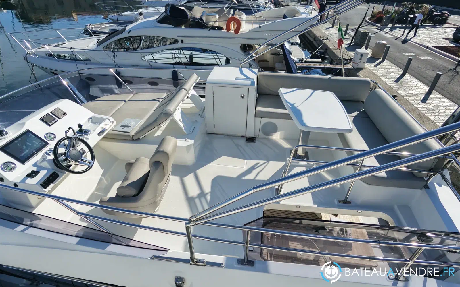 slider 4 Prestige Yachts 420 Fly