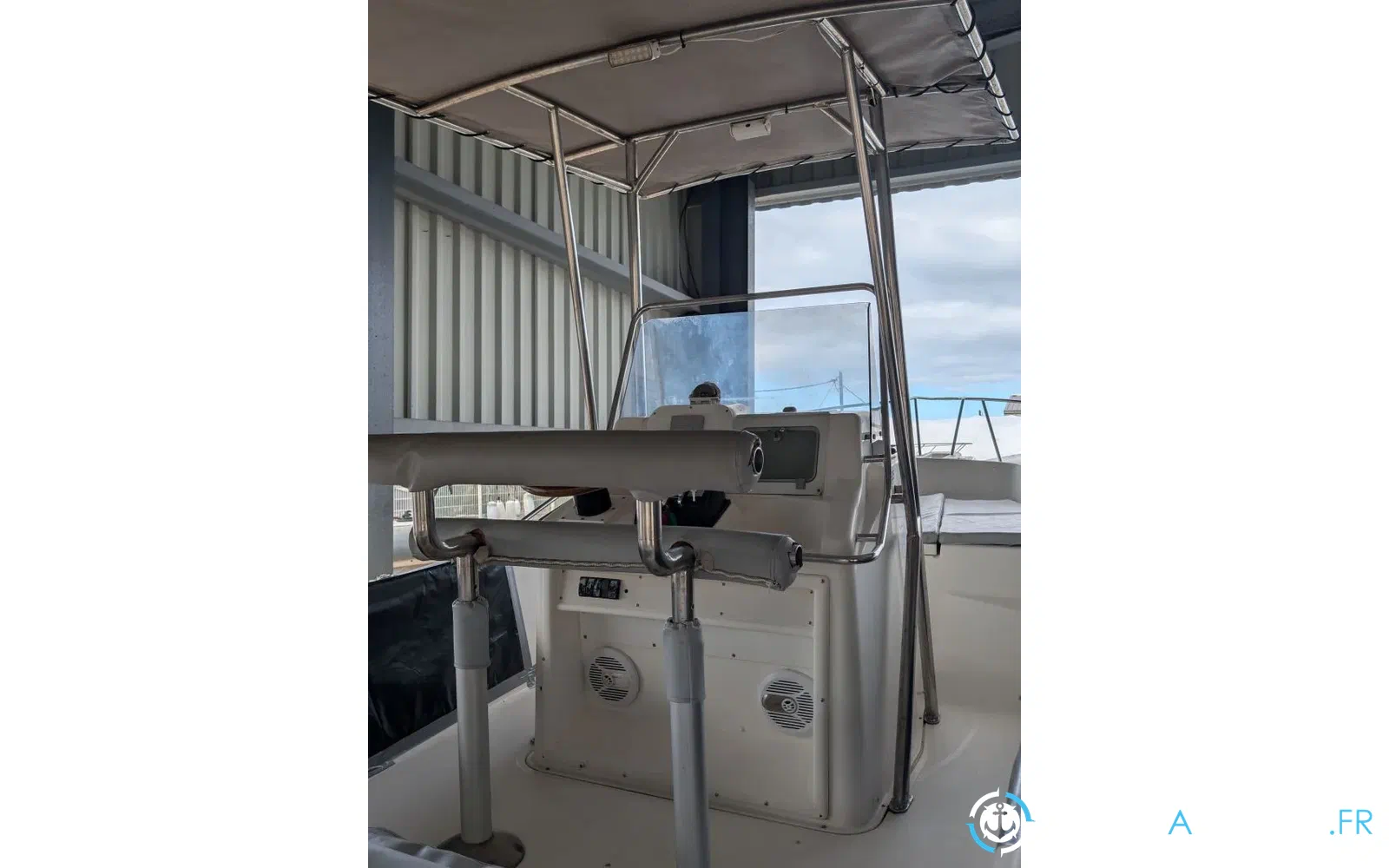 slider 3 Kelt White Shark 225