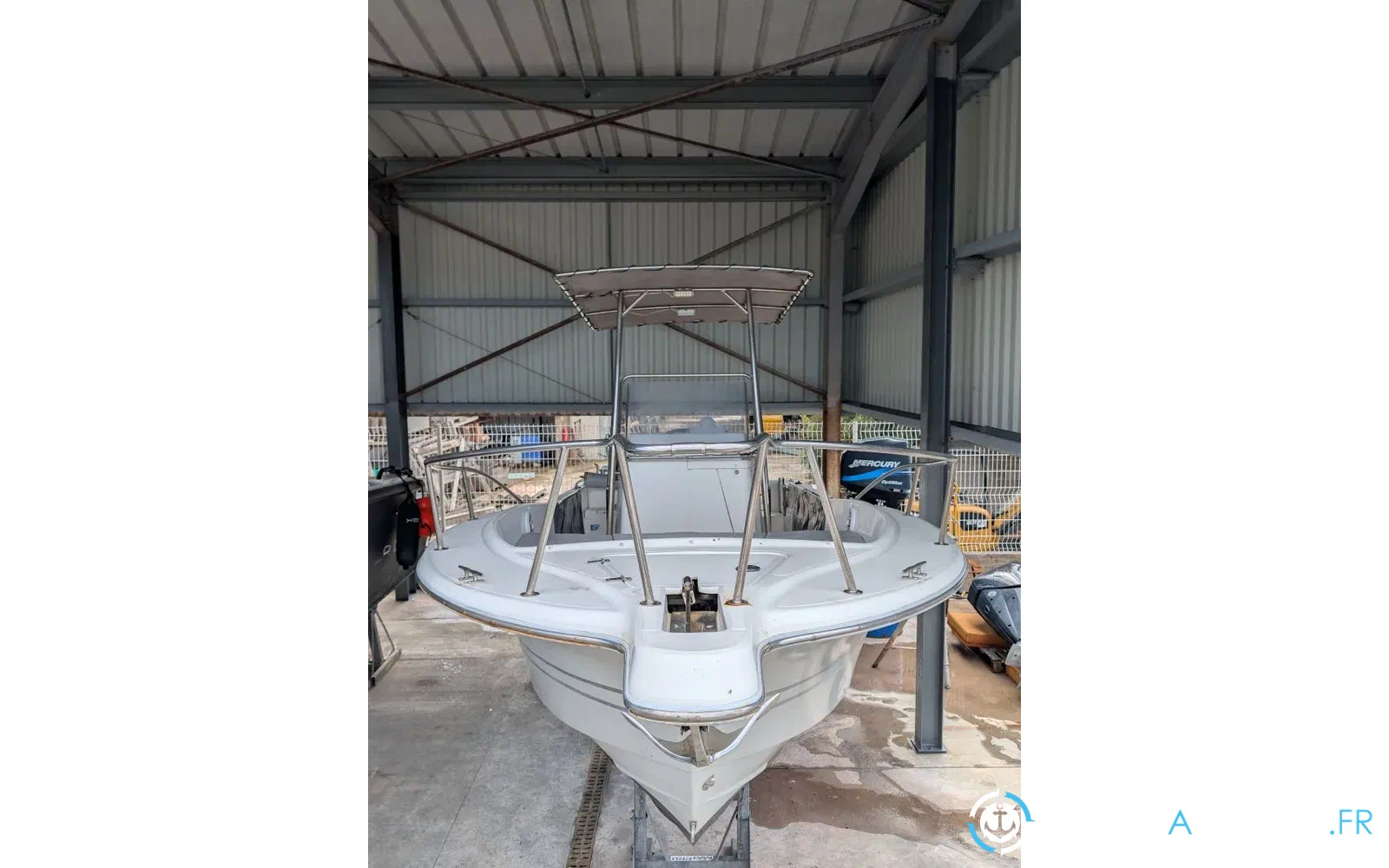 slider 4 Kelt White Shark 225