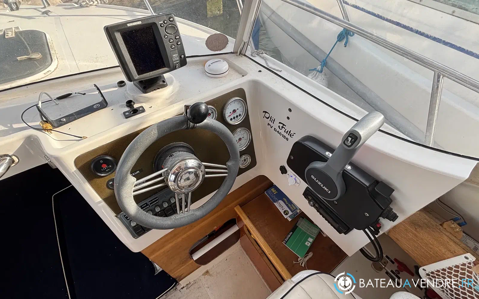 slider 7 Pacific Craft 560 Timonier