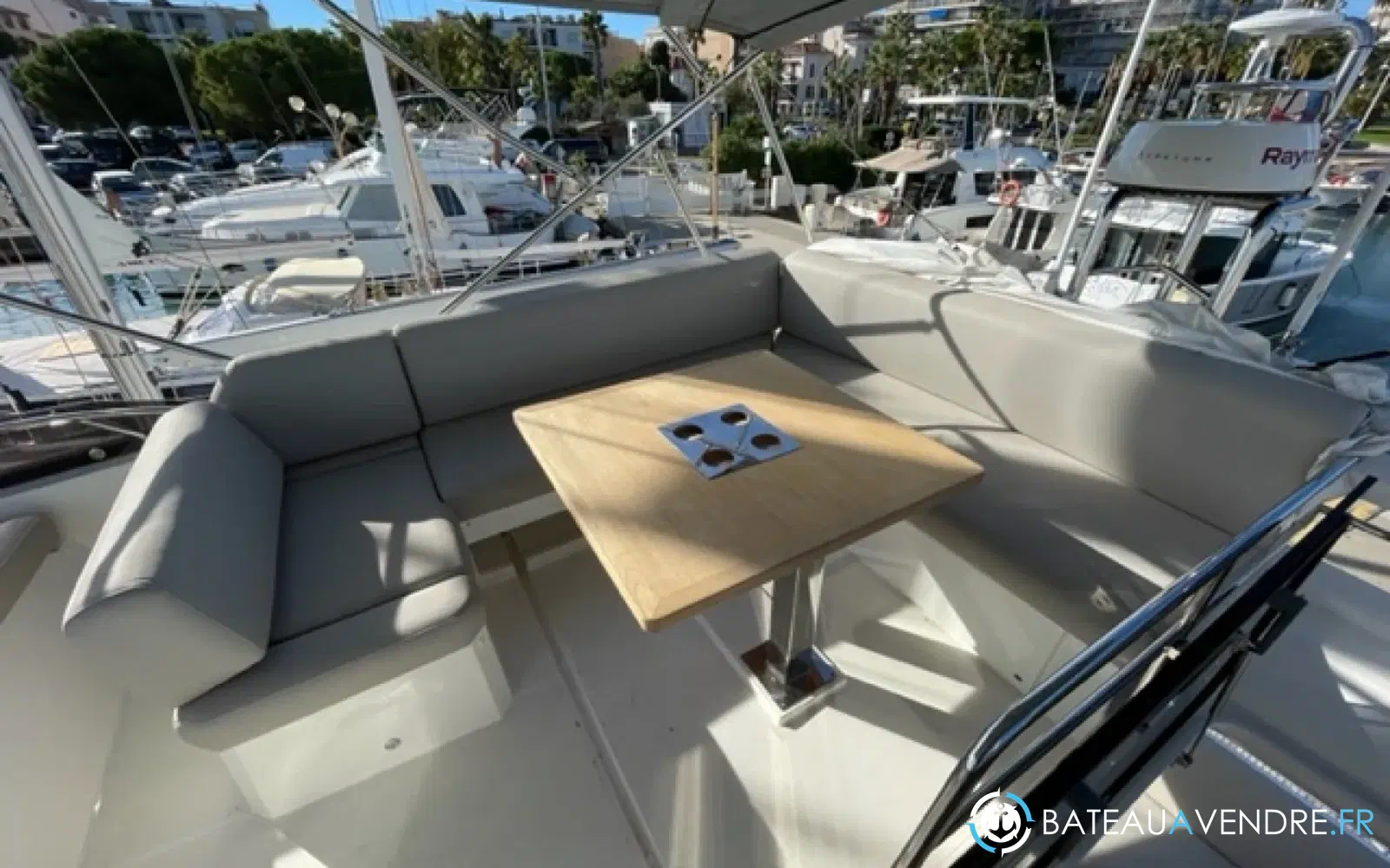slider 3 Jeanneau Prestige 520 Fly