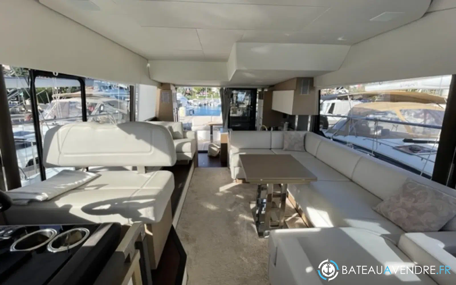 slider 6 Jeanneau Prestige 520 Fly