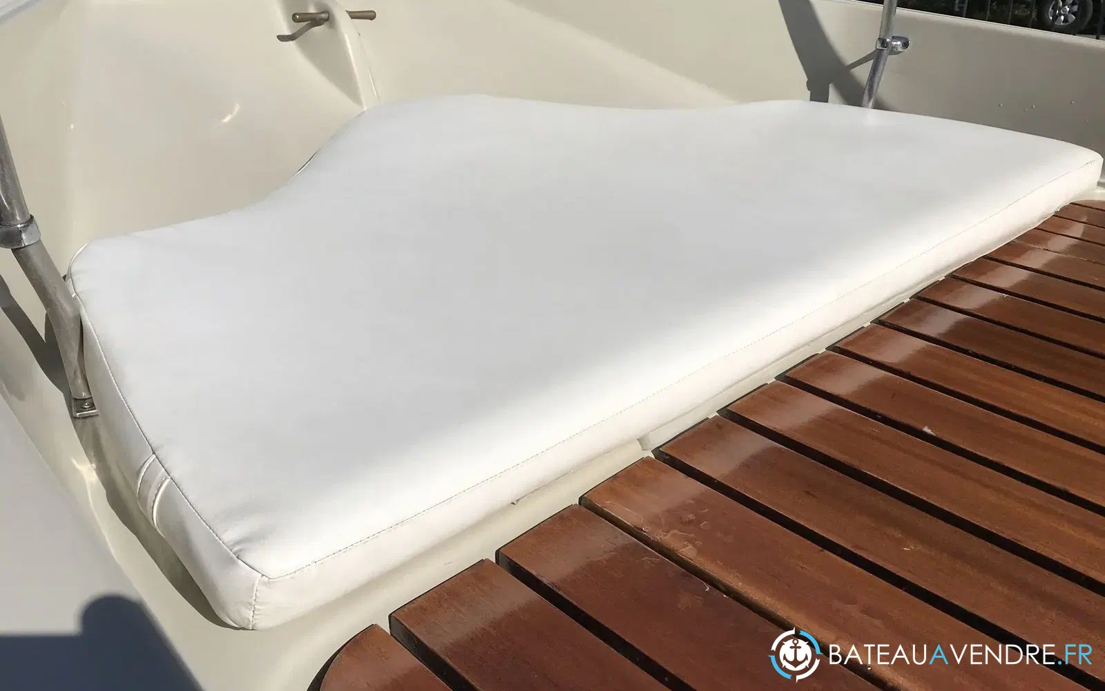 slider 9 Boston Whaler 17