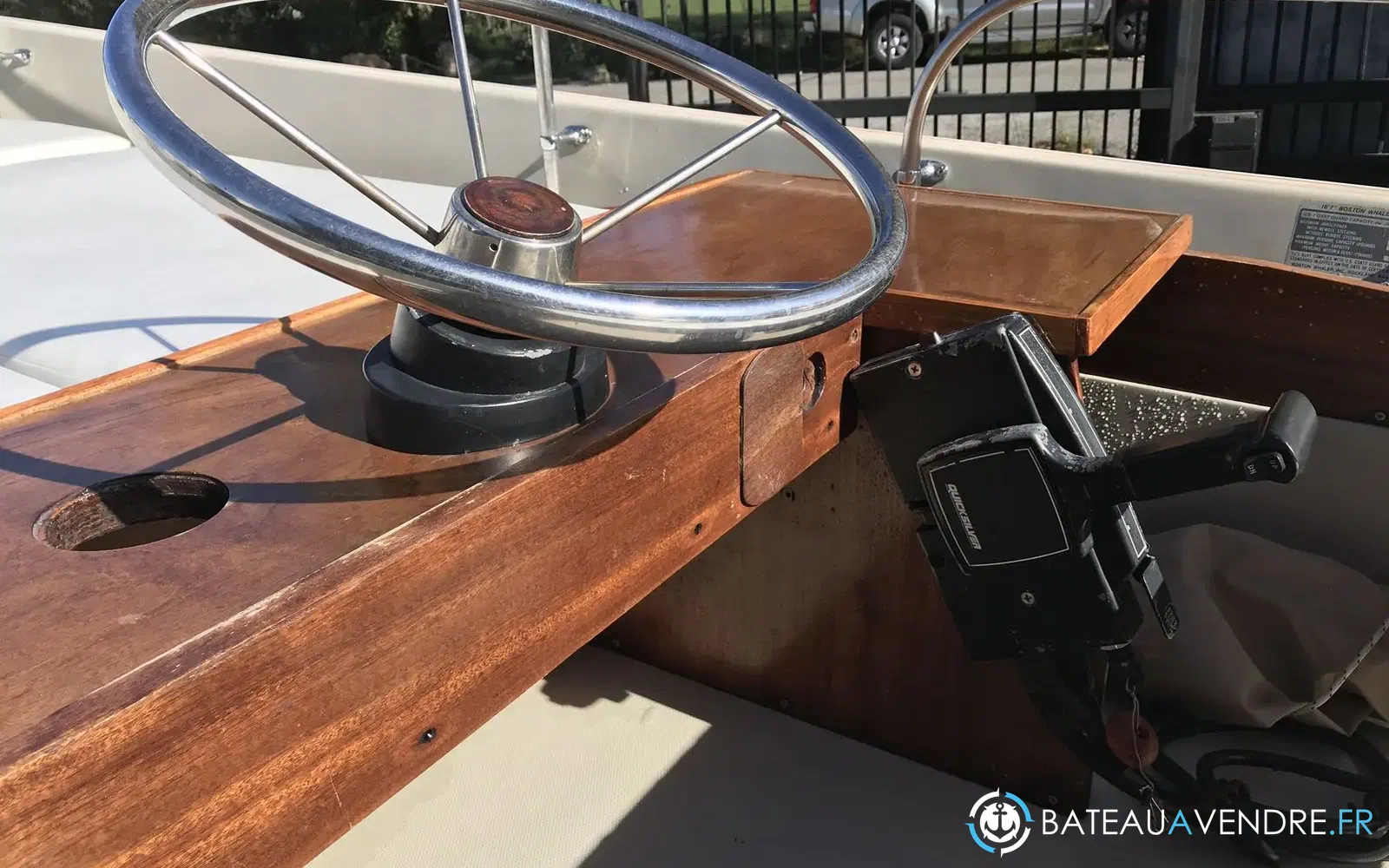 slider 16 Boston Whaler 17