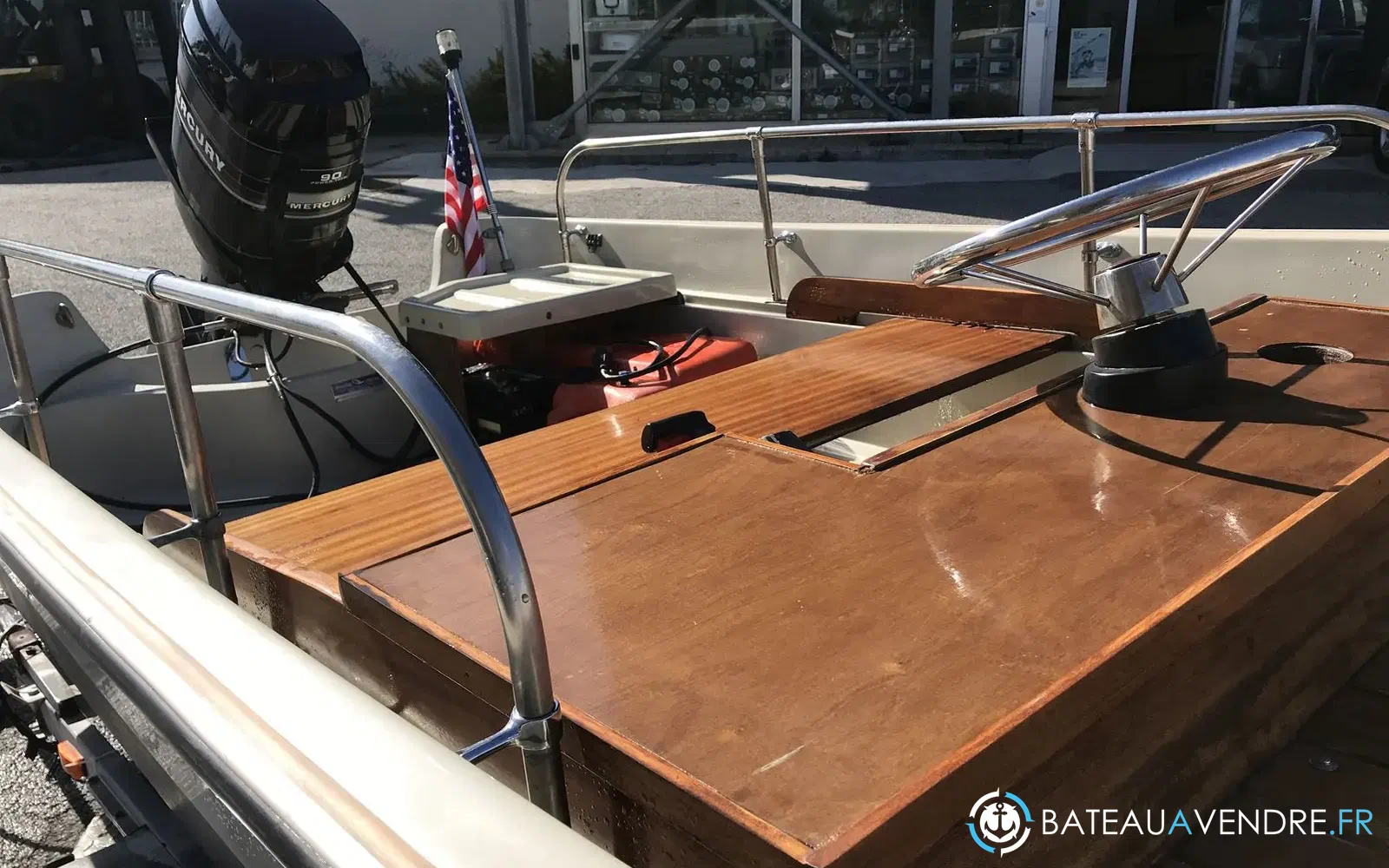 slider 7 Boston Whaler 17
