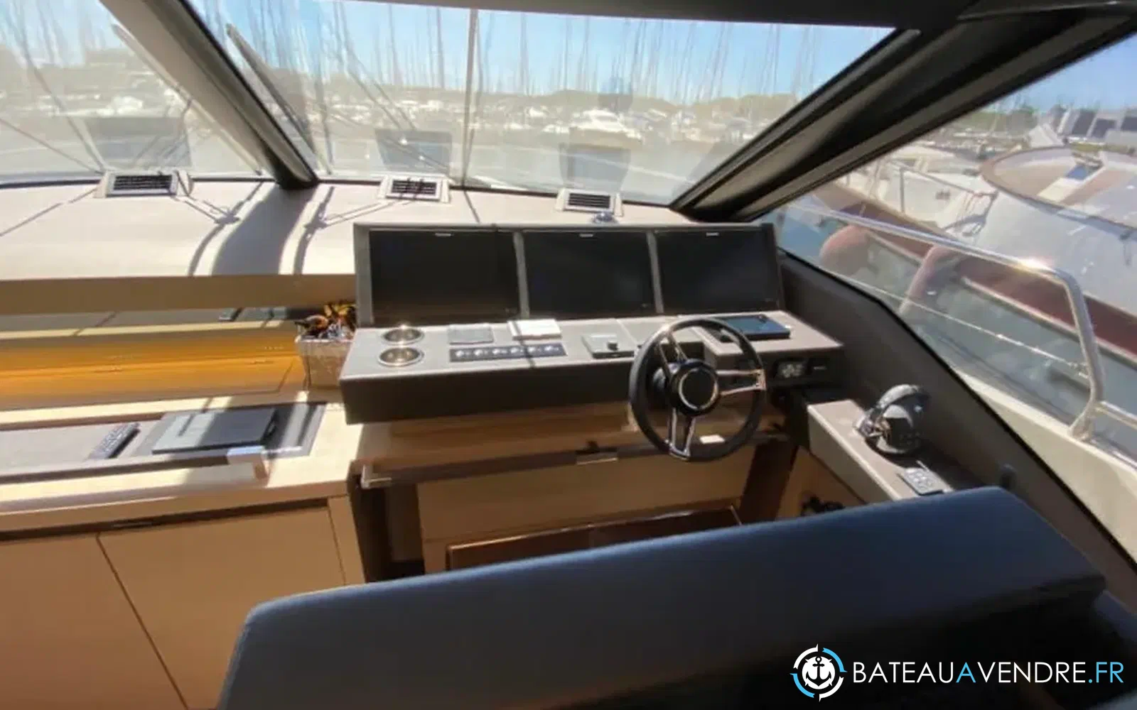 slider 24 Jeanneau Prestige 680