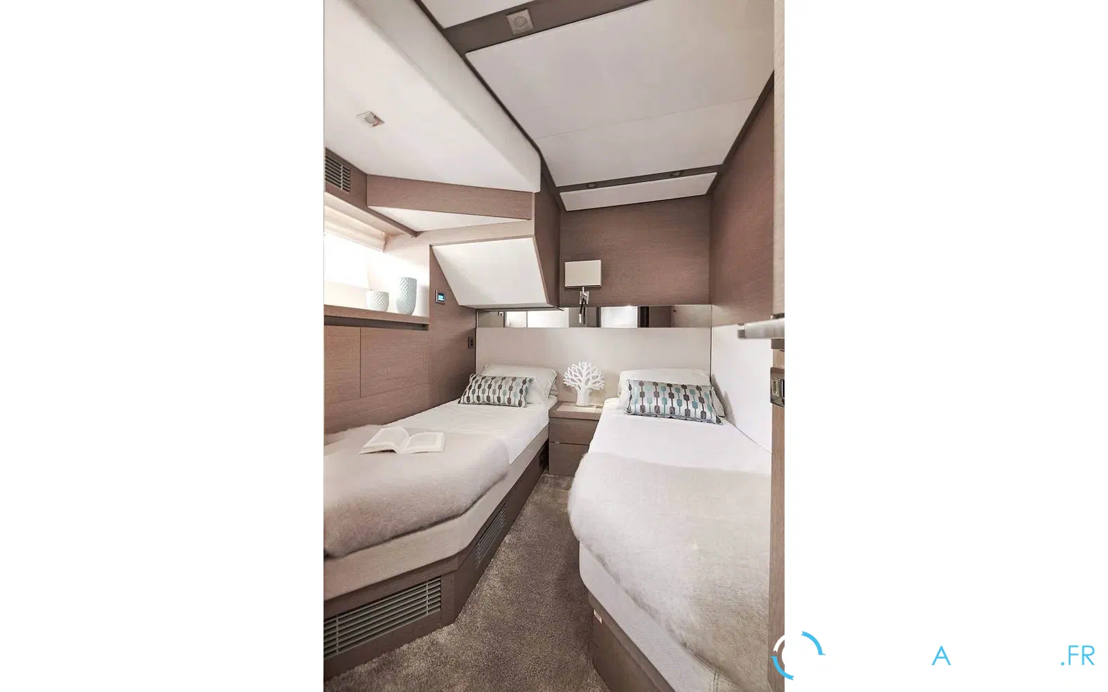 slider 16 Jeanneau Prestige 680