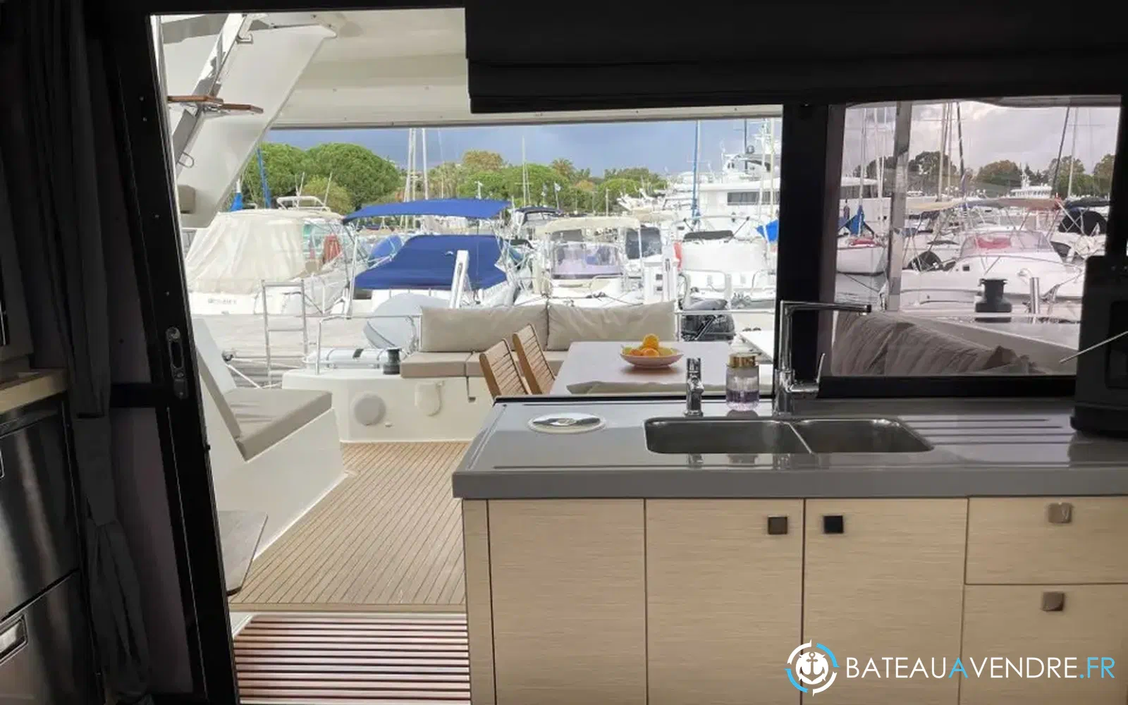 slider 15 Fountaine Pajot Lucia 40