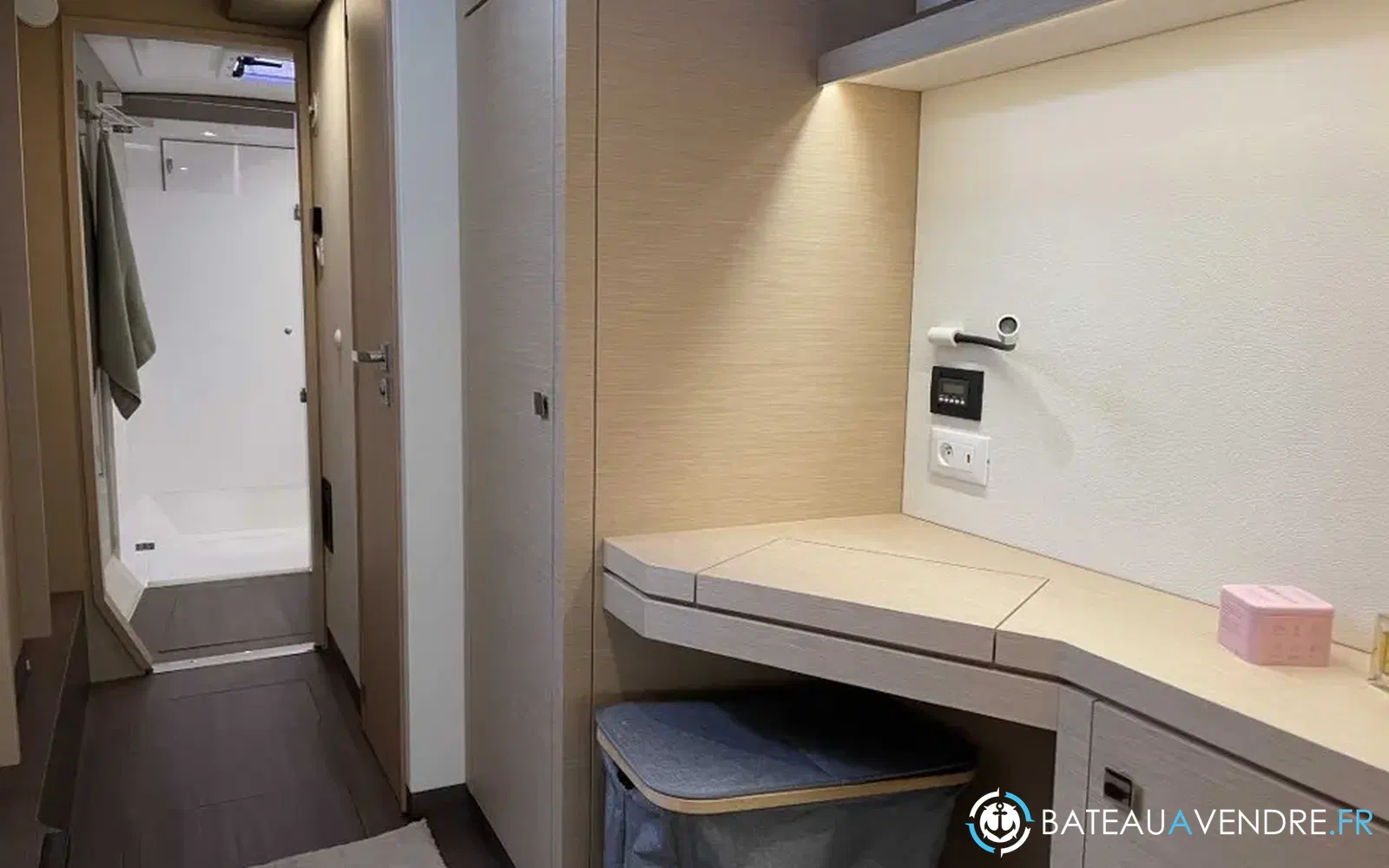 slider 18 Fountaine Pajot Lucia 40