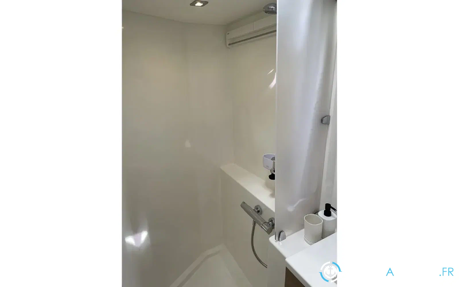 slider 22 Fountaine Pajot Lucia 40