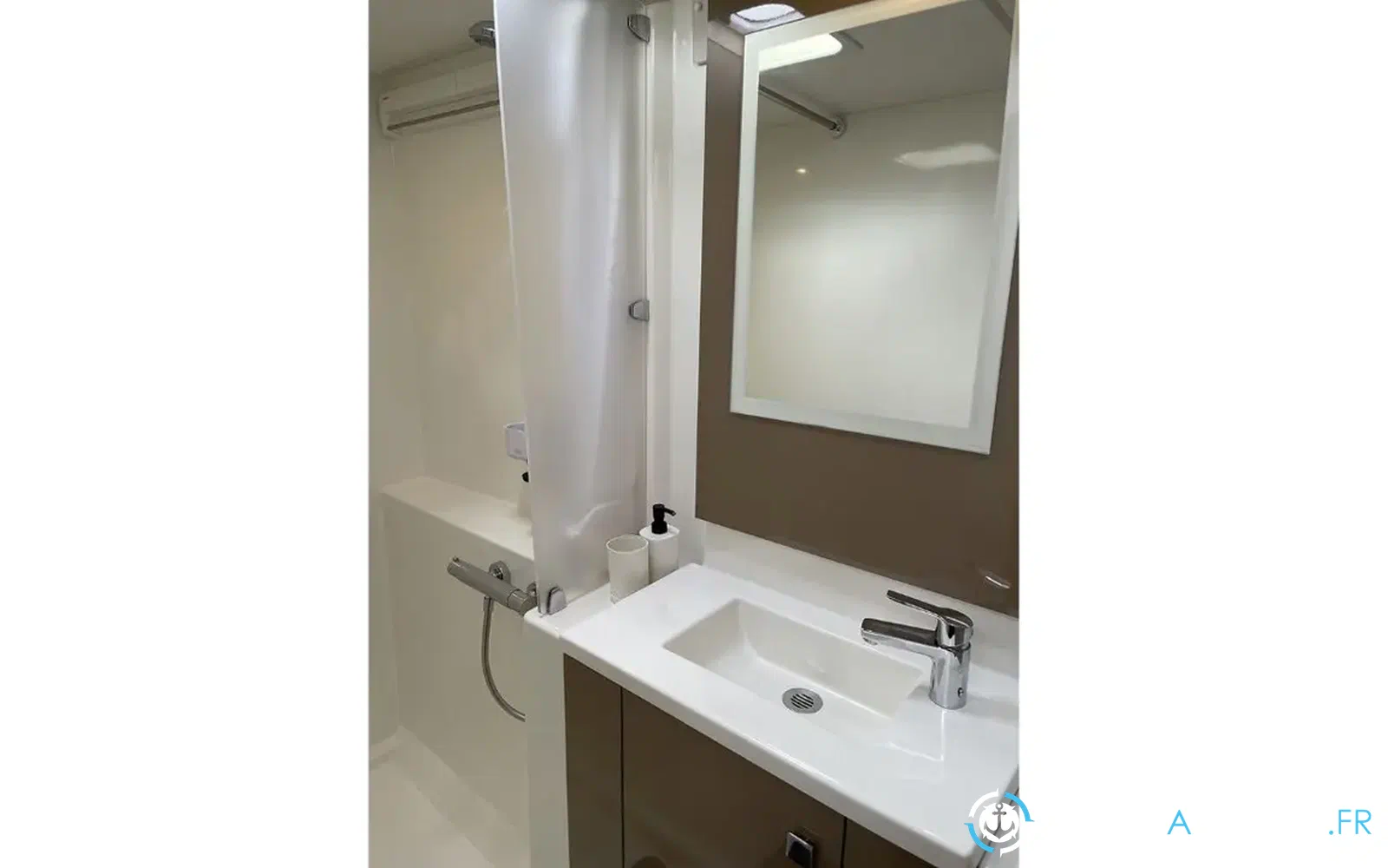 slider 23 Fountaine Pajot Lucia 40