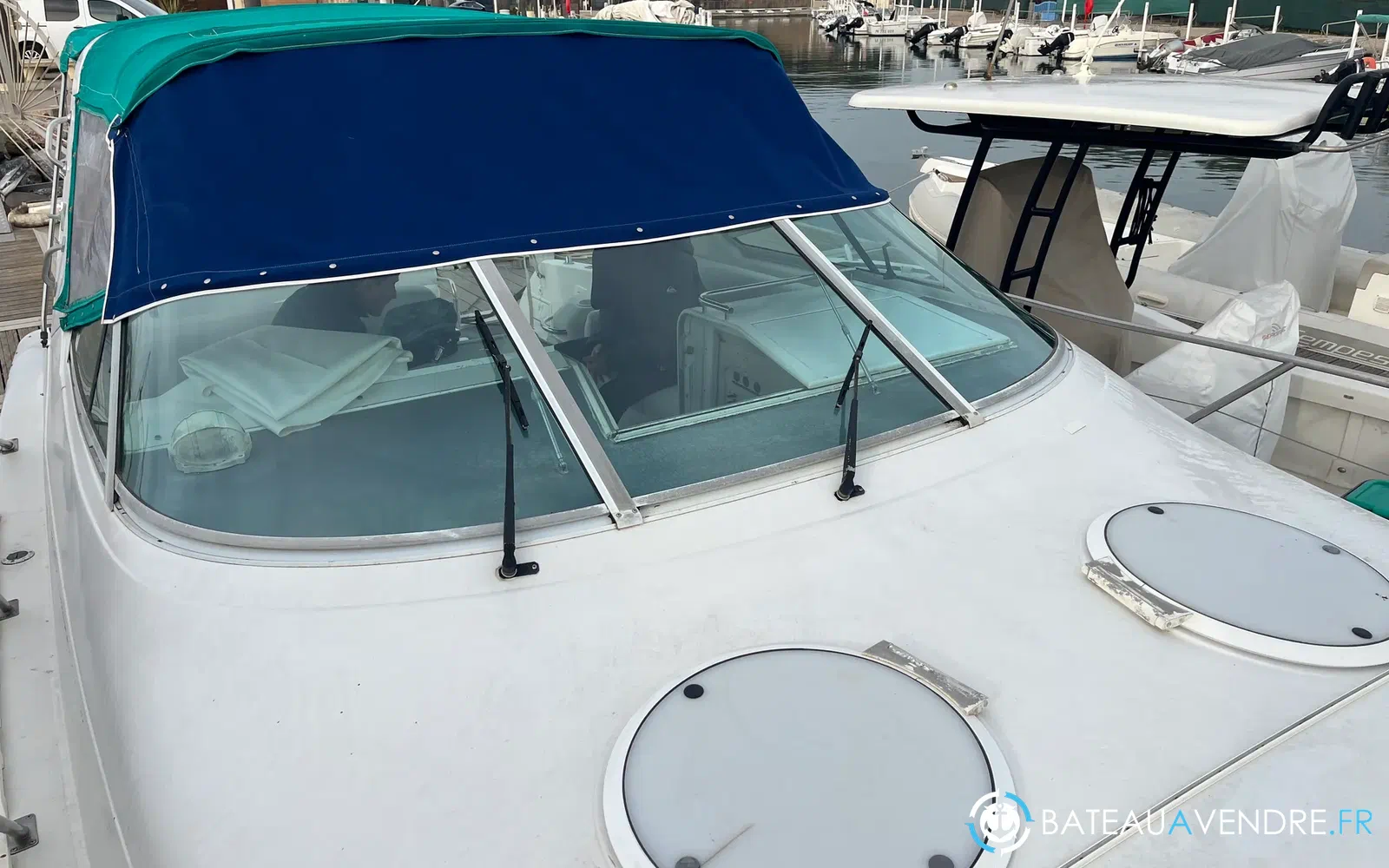 slider 15 Chris Craft Crowne 302