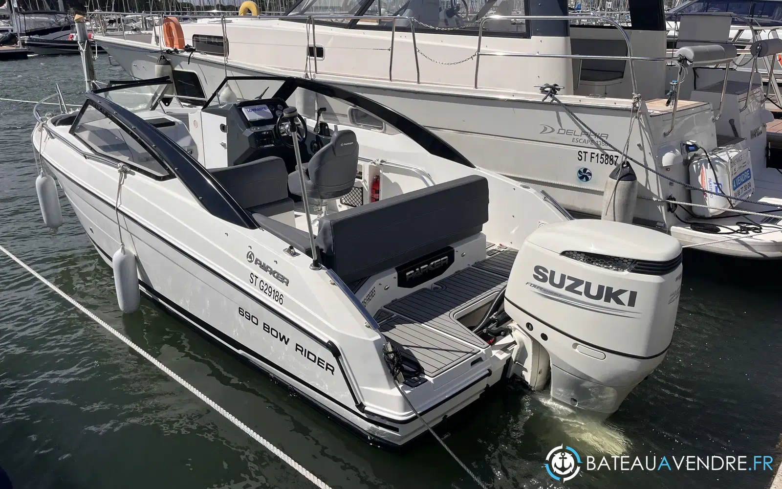 slider 0 Parker 690 Bow Rider