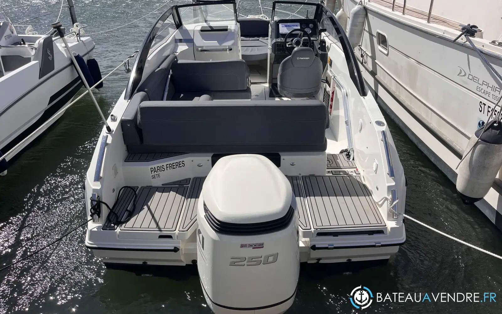 slider 1 Parker 690 Bow Rider