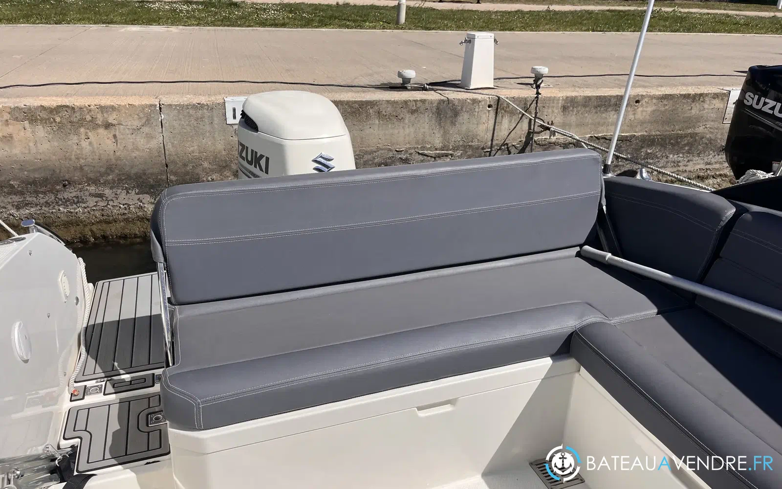 slider 2 Parker 690 Bow Rider