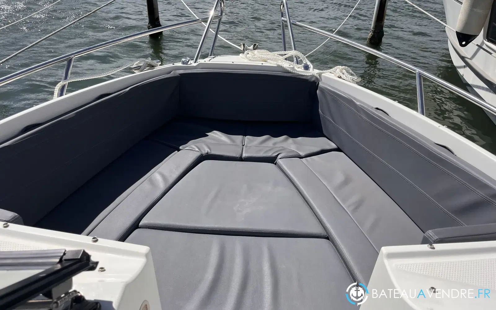 slider 5 Parker 690 Bow Rider