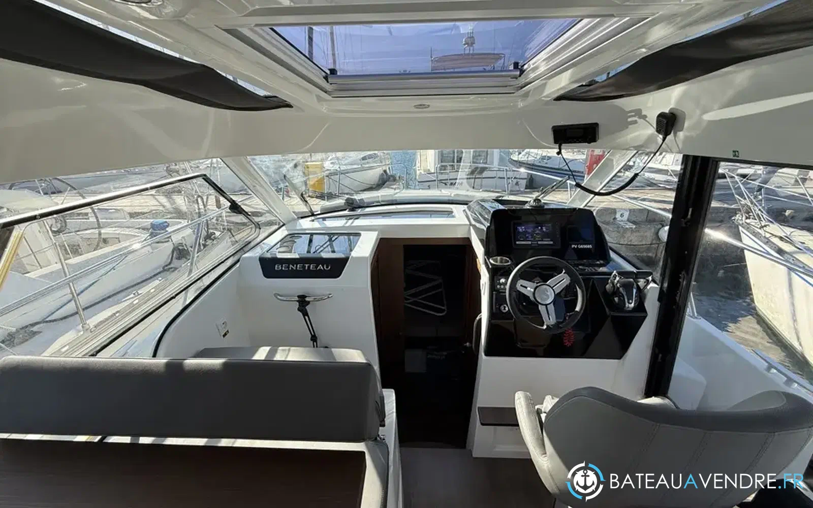 slider 13 Beneteau Antares 9 OB