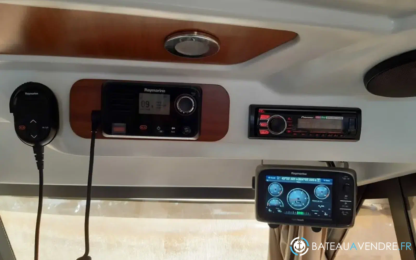 slider 17 Beneteau Antares 30