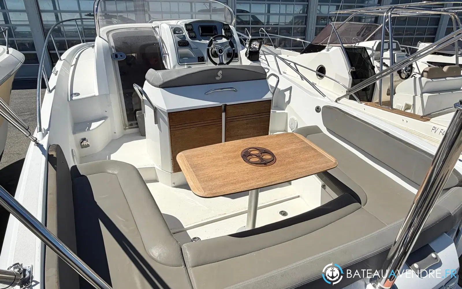 slider 1 Beneteau Flyer 850 Sun Deck