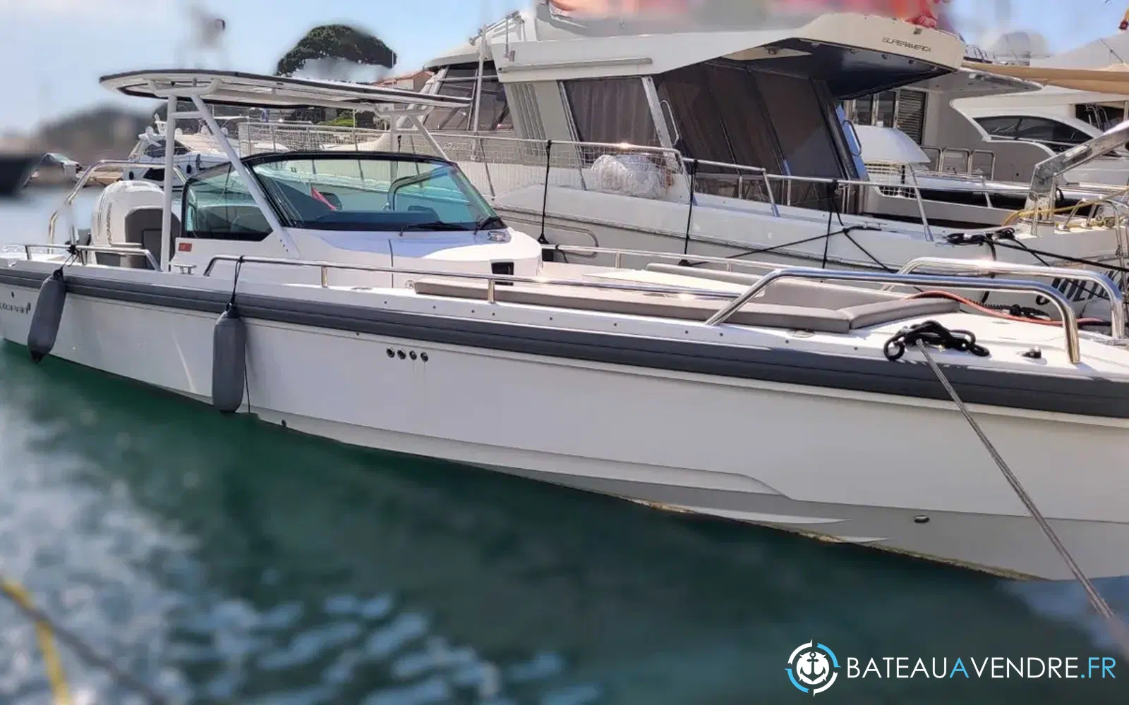 slider 0 Axopar 28 Open