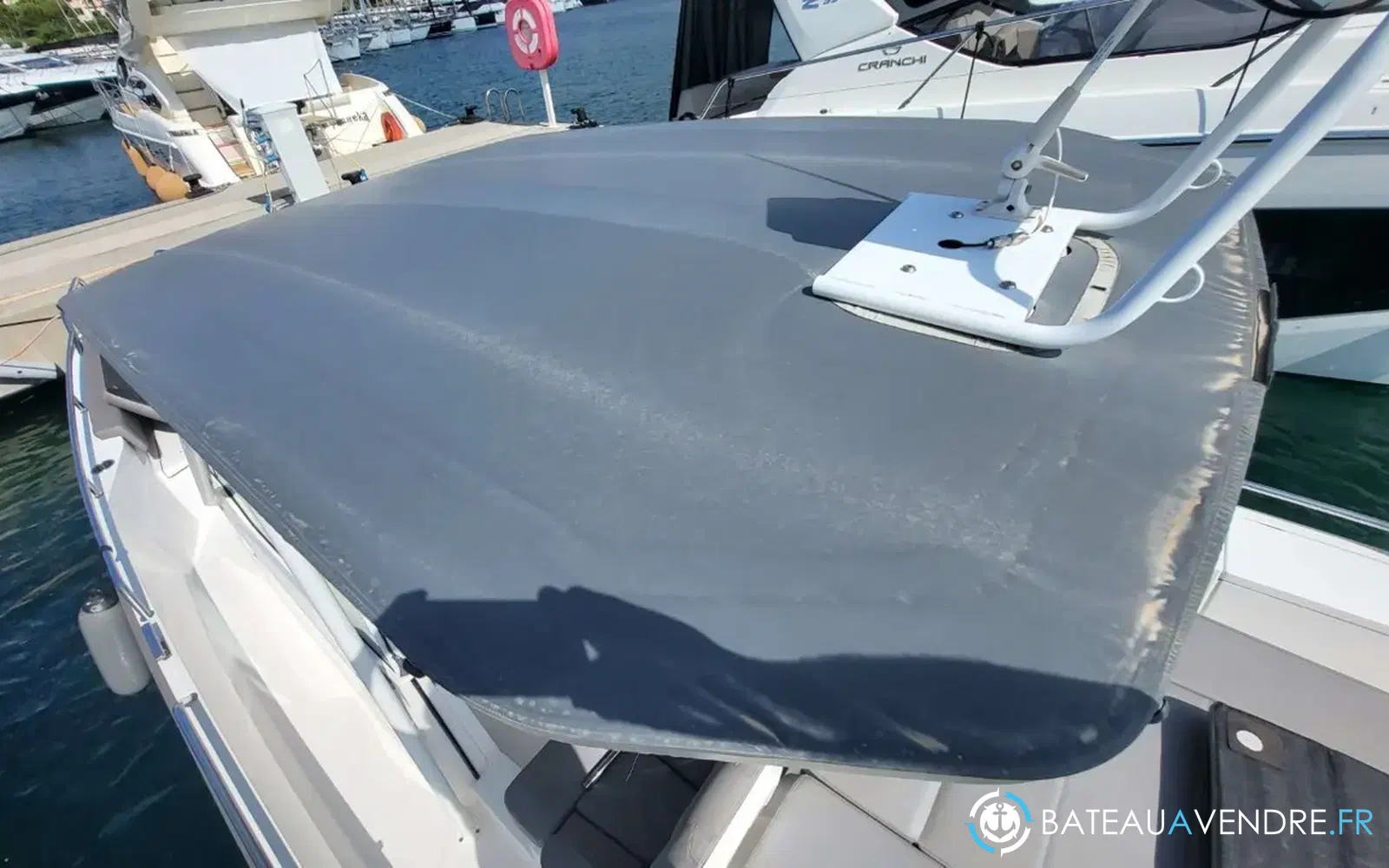 slider 12 Axopar 28 Open