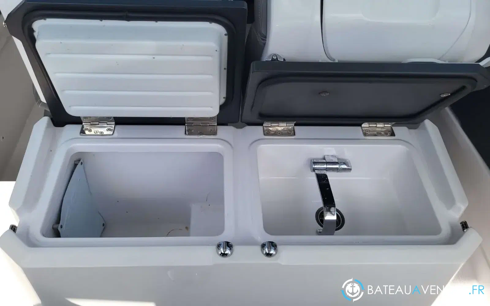 slider 18 Axopar 28 Open