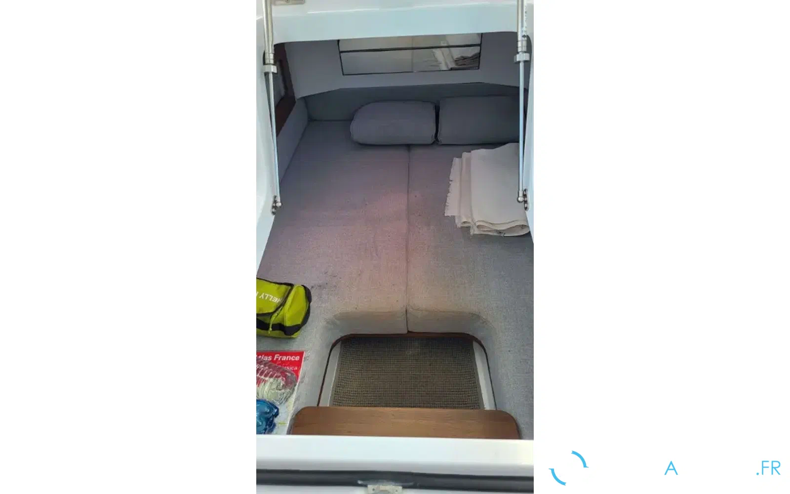slider 21 Axopar 28 Open