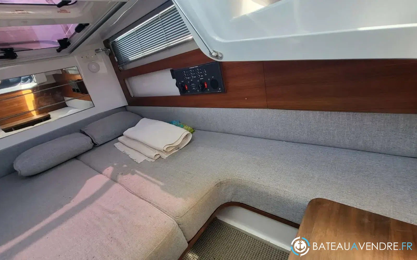 slider 22 Axopar 28 Open