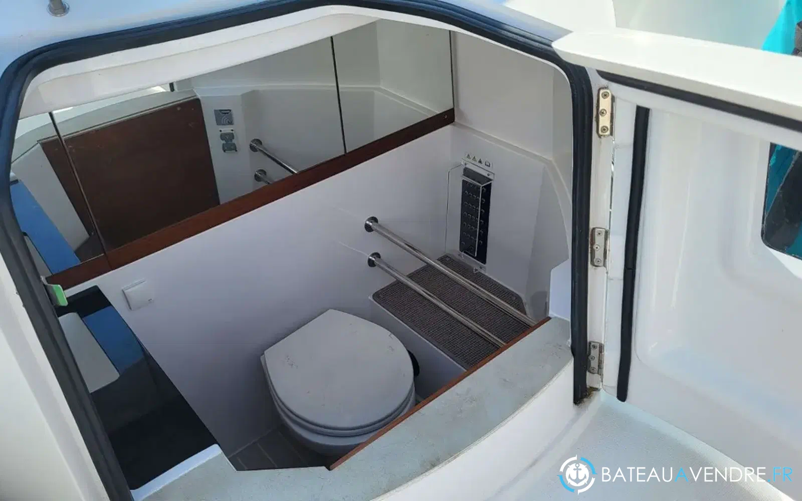 slider 23 Axopar 28 Open