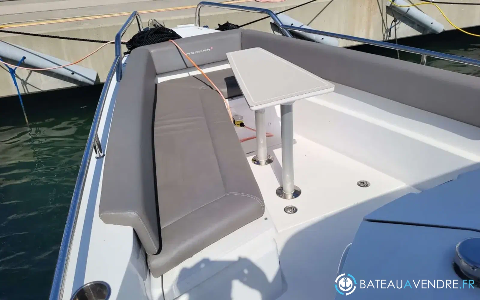 slider 2 Axopar 28 Open