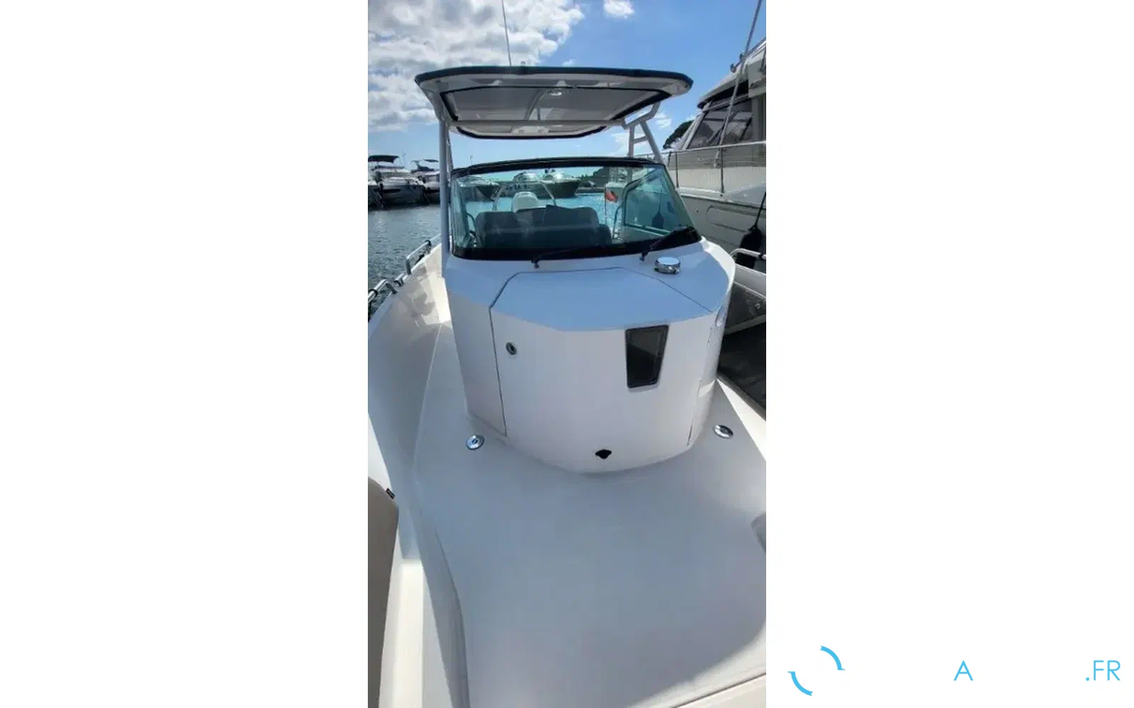 slider 33 Axopar 28 Open