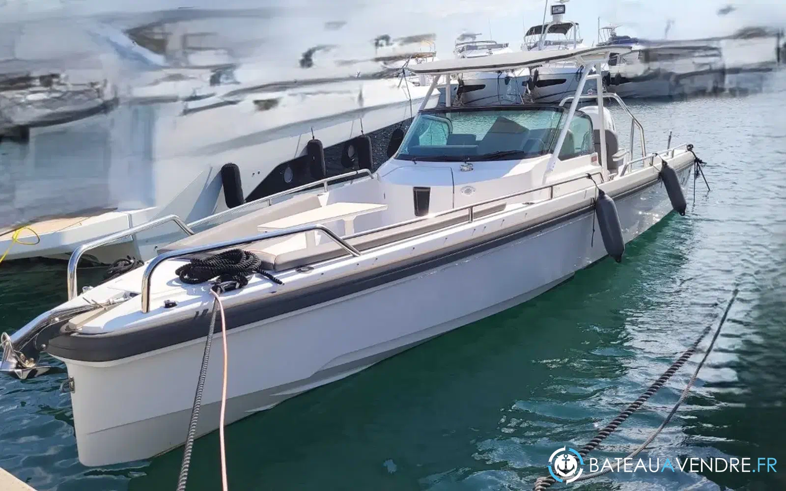 slider 3 Axopar 28 Open