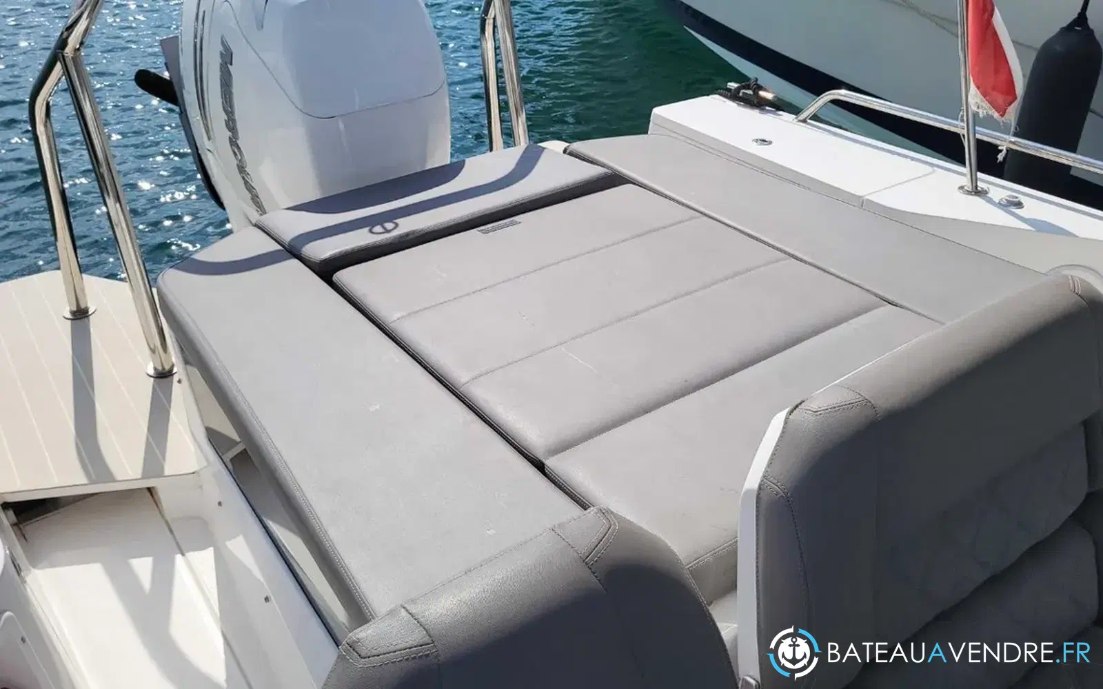 slider 6 Axopar 28 Open