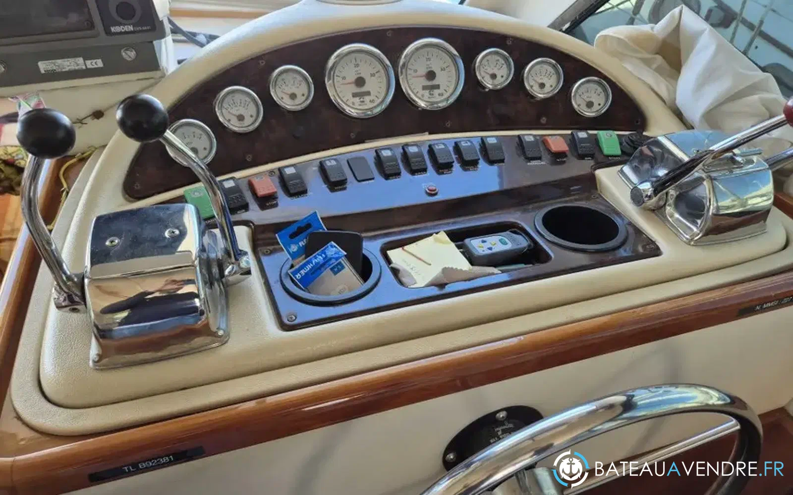 slider 24 Riviera 3350 Convertible