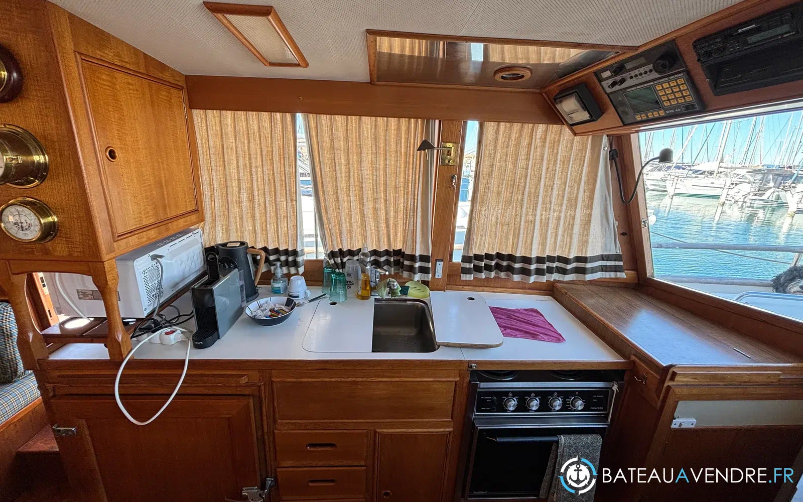 slider 12 Grand Banks 42 Classic