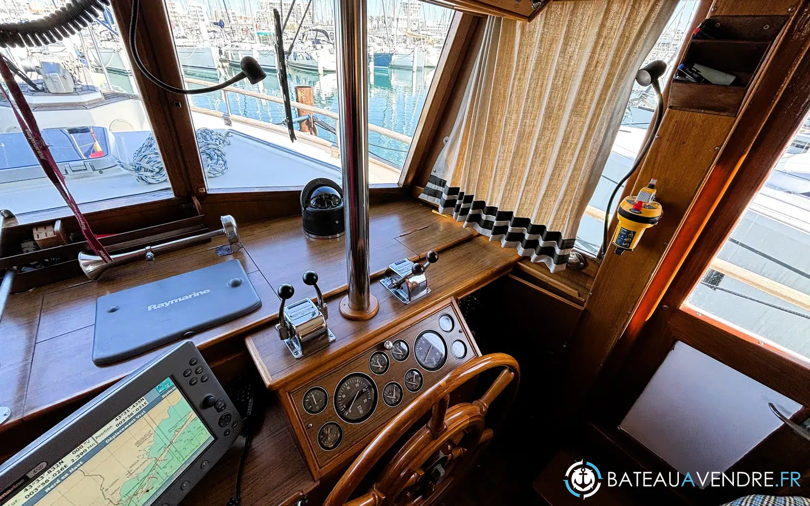 slider 13 Grand Banks 42 Classic