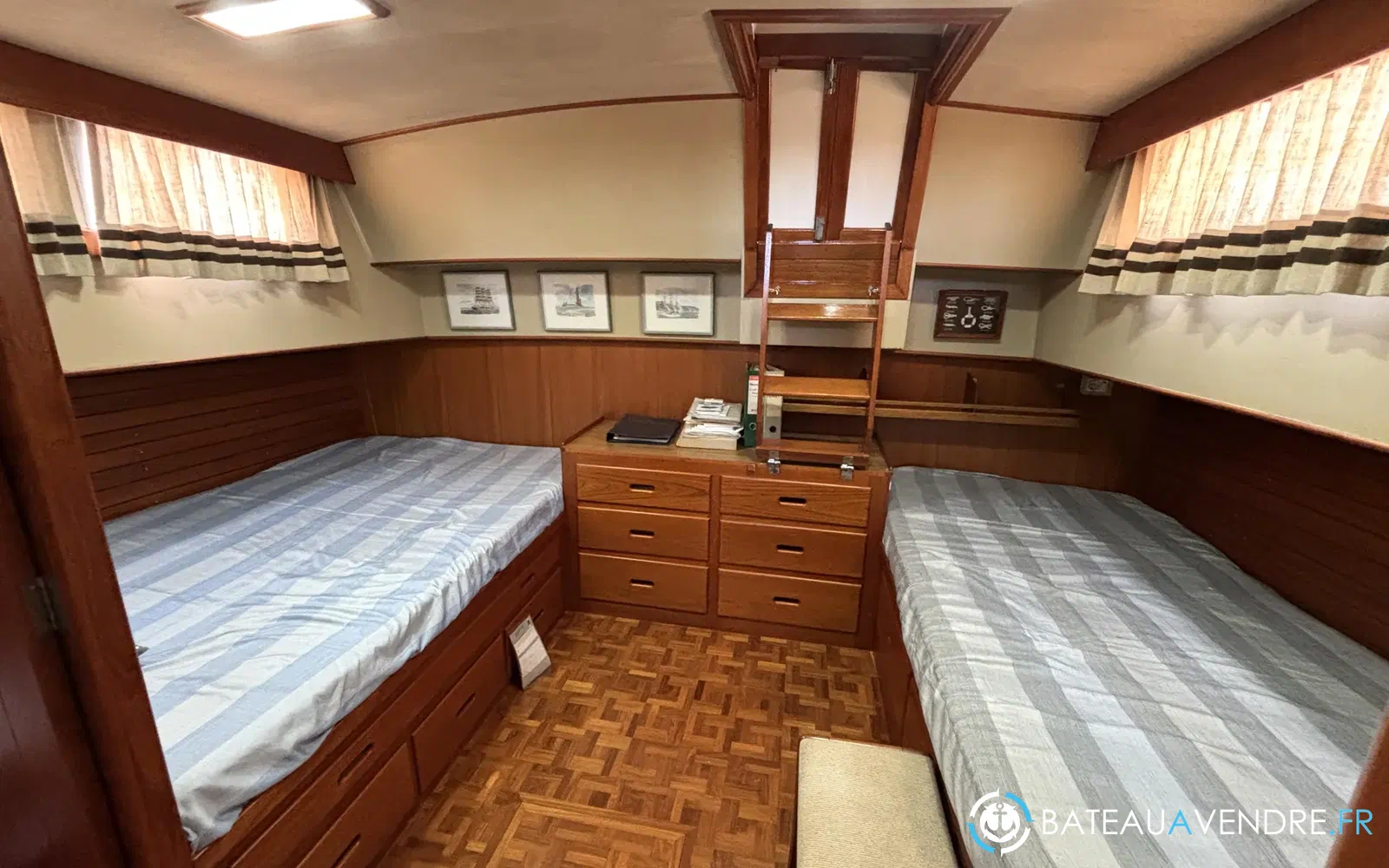 slider 21 Grand Banks 42 Classic