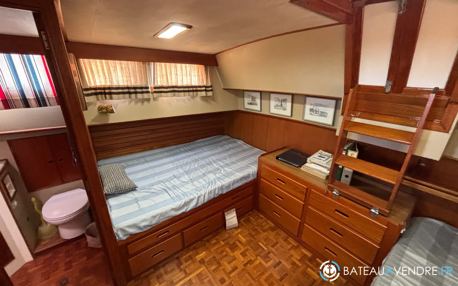 slider 22 Grand Banks 42 Classic