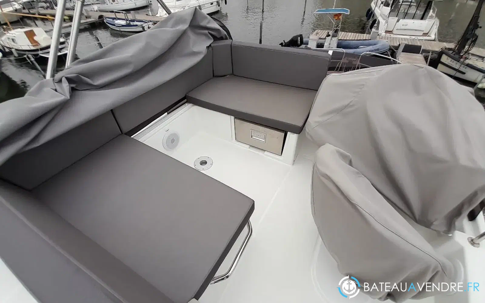 slider 22 Beneteau Antares 11