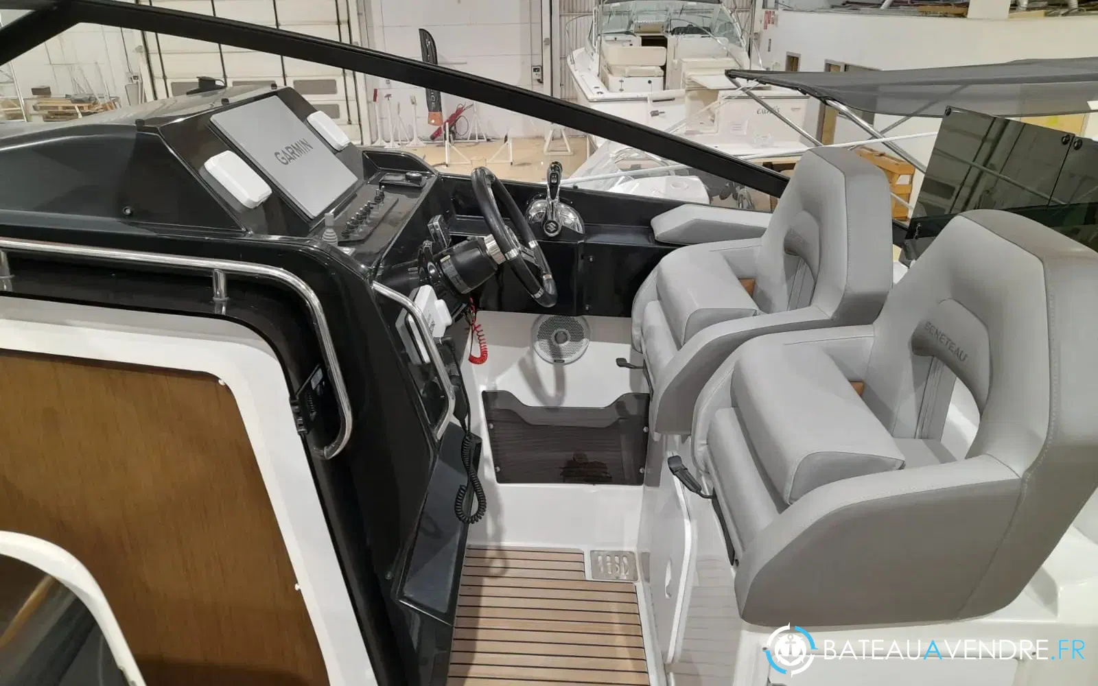 slider 9 Beneteau Flyer 10
