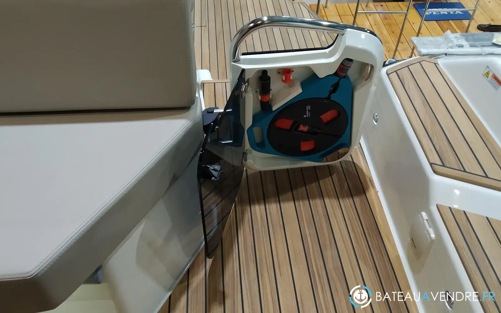 slider 26 Cranchi M 44 Hard Top